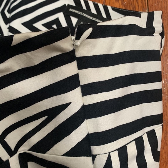 Mini skirt - Picture 3 of 4